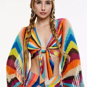 Alice + Olivia ROCHELLE TIE FRONT PLEATED CROP TOP